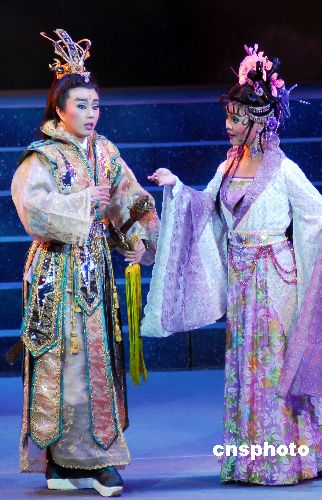 世态万象 中新社记者 许晓青 台湾"无敌小生"孙翠凤和明华园来了!