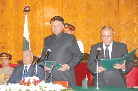 巴基斯坦总统颁布临时宪法令 全国进入紧急状
