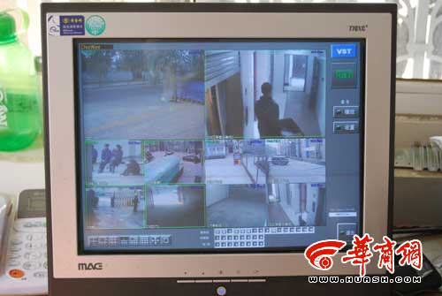 小区的监控录像 右下角的为出事地点
