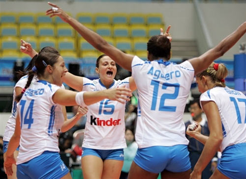 图文:意大利女排3-2塞尔维亚 终于拿下了比赛