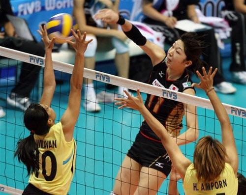 图文:女排世界杯日本3-0泰国 荒木绘里香扣杀
