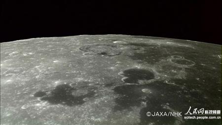 11月7日，日本公开“月亮女神”卫星拍摄的月球表面照片。