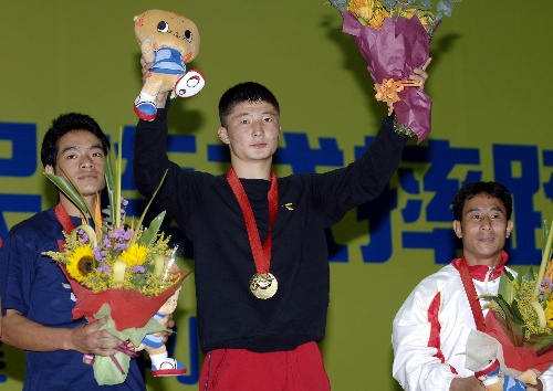 图文:[民运会]民族式摔跤开赛 安徽选手夺冠