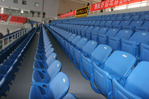 图文：北京科技大学体育馆竣工 南北侧蓝色座席
