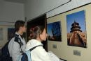 图文：北京奥运图片展在西班牙举行 参观图片