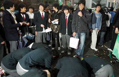 韩国高考举行 号称"比死刑更残酷"(组图)