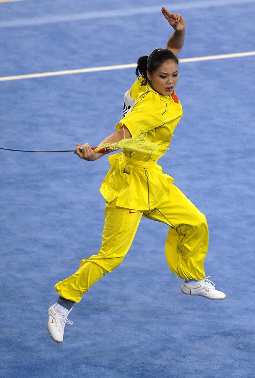 中国选手张春艳在北京举行的"好运北京"第九届世界武术锦标赛套路女子
