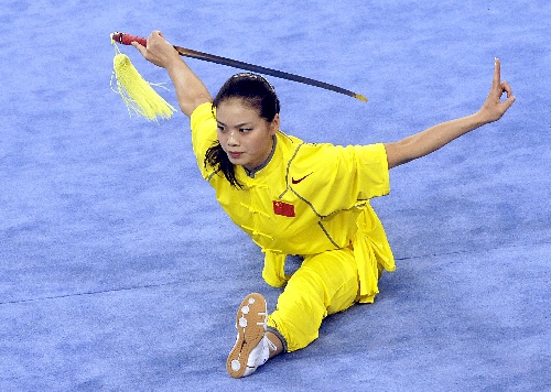 比赛中的高难度动作越; 综合体育 重竞技 武术 武术世锦赛女子剑术
