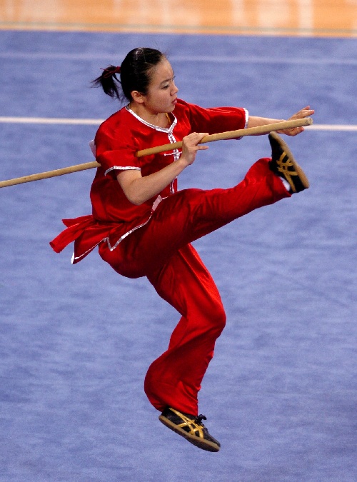 图文:武术世锦赛女子南棍 黄小倩在比赛中