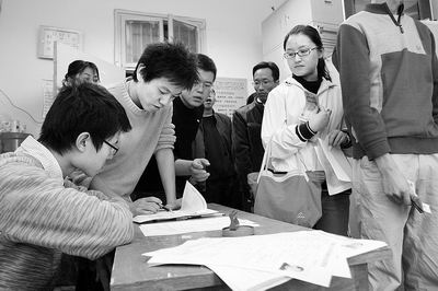 河南农业大学的报名点已经从大礼堂“移师”到了办公楼