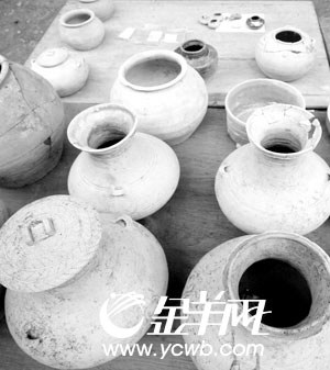 广州:淘金坑一工地挖出10座古墓[组图]