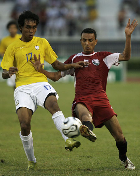图文:[世亚预]泰国VS也门  丹格达在比赛中