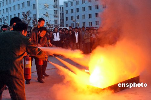 图文:河南鹤壁中学生进行防火演练