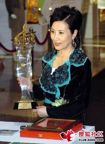 组图:那些受乳腺癌困扰的女星们