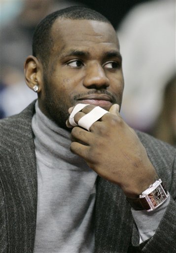 图文nba骑士不敌活塞詹姆斯手指受伤