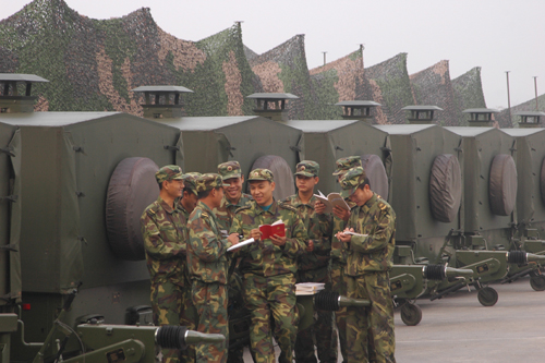 第二炮兵某部认真学习贯彻十七大精神(组图)