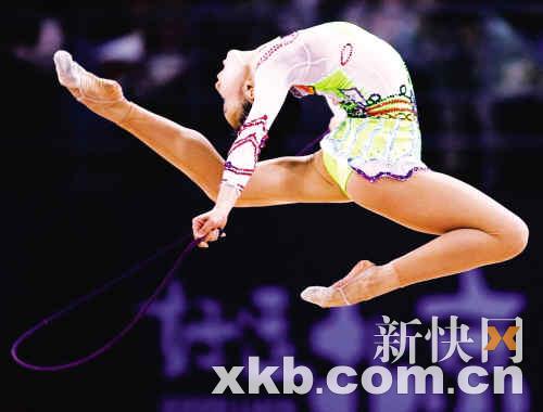 ■中国选手李红杨在个人全能资格赛第一轮比赛中