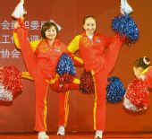 图文：08奥运中外记者迎新年联谊会 舞蹈助兴