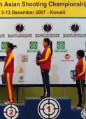 图文：亚洲射击锦标赛 宋程夺冠在颁奖仪式上