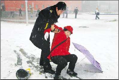 北京降11年最晚初雪 启动雪天一级疏导方案(图