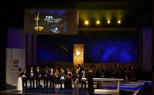图文:卡卡荣膺FIFA世界足球先生 万众瞩目