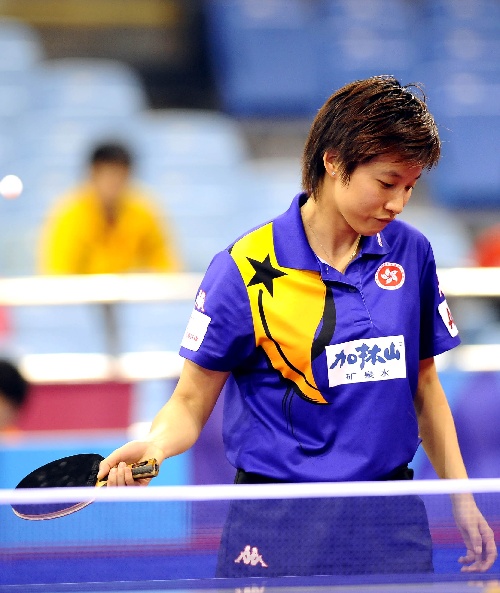 图文:中国女队3-0中国香港 林菱一脸无奈