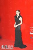 图：首映礼红毯 吴佩慈紧身长裙优雅高贵