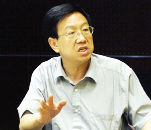 中央党校研究室副主任周天勇认为国务院机构应向“大部门制”过渡。