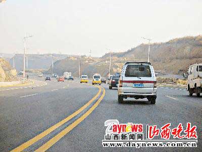 山西307国道复线通车 司机上路不再怕堵车(图)