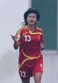 图文:[女足]中国4-0新西兰 韩端庆祝进球