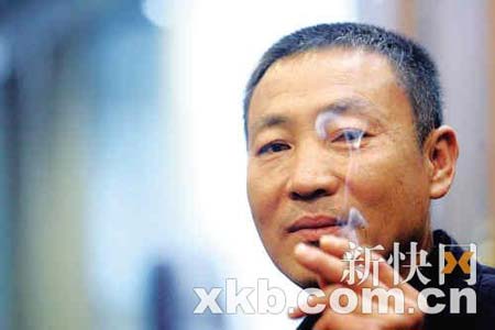 昨日，许霆的父亲许彩亮在广州接受记者采访。宁彪/摄