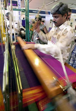 卢比升值引发危机 印度纺织业求变(图)