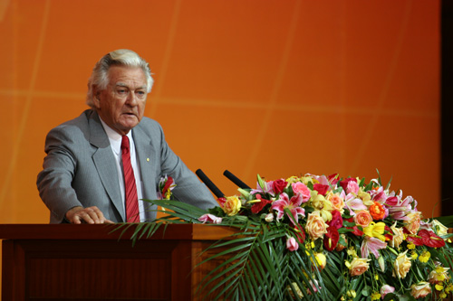 亚太总裁协会全球主席、澳大利亚前总理鲍勃.霍克致辞