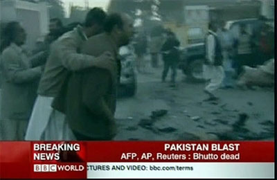 当地时间12月27日，据路透援引巴基斯坦官员表示，巴基斯坦反对党领导人、人民党主席贝-布托在拉瓦尔品第市举行的竞选集会上遭到炸弹袭击。法新社图