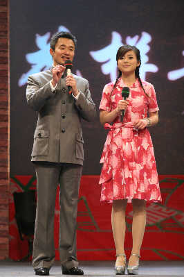 程雷和陈辰为配合新节目《花样年华》穿着复古。