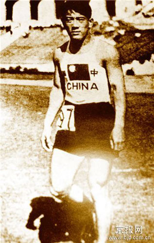 图为1932年，刘长春在洛杉矶第10届奥运会现场