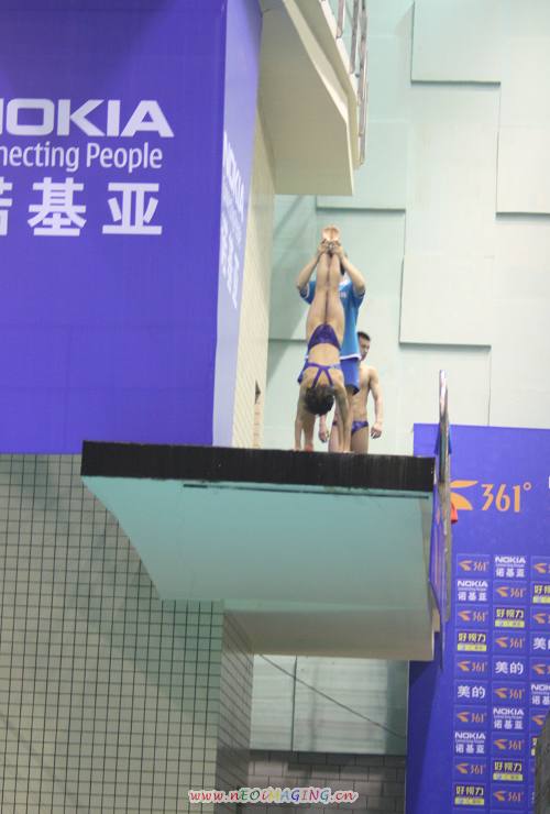 图文：跳水选拔赛济南备战 王鑫尝试高难度动作
