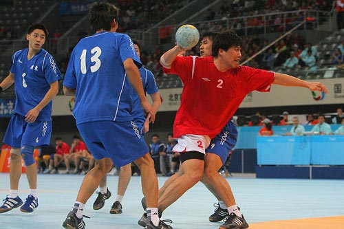 图文:手球邀请赛男子组北京对广东 士兵突击