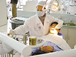 患者平常要小心呵护自己的牙齿。（资料图片，图文无关）