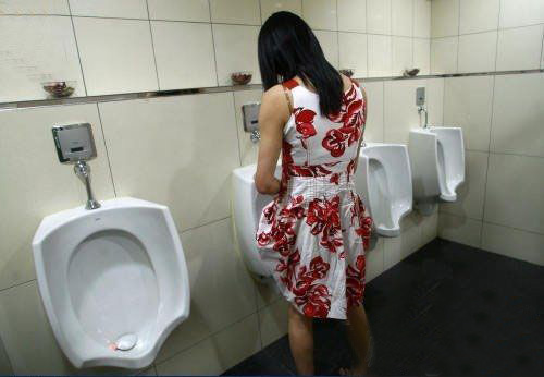 [灌水][讨论][转帖]诉求男女平等:台湾女生发起"站着尿尿"活动