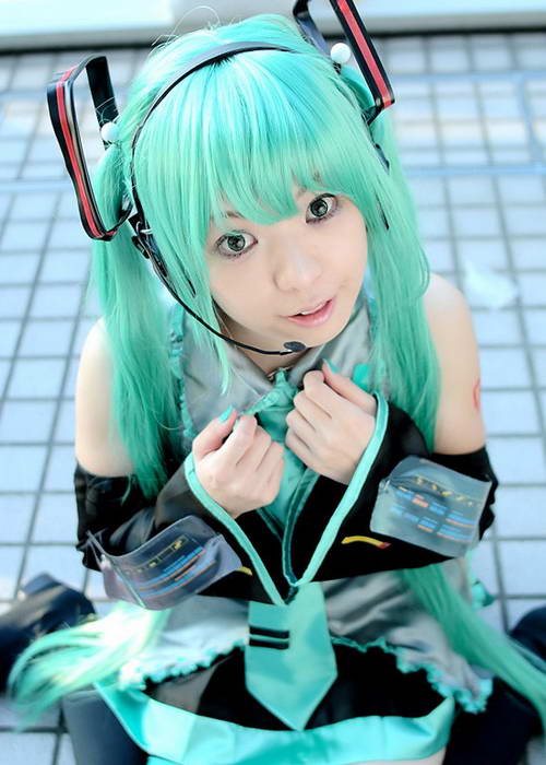 初音未来甩大葱cosplay秀(组图)