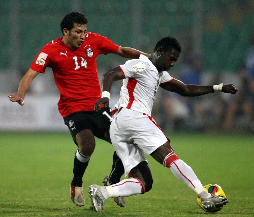 图文:非洲杯-埃及2-1安哥拉晋级四强 迂回突破