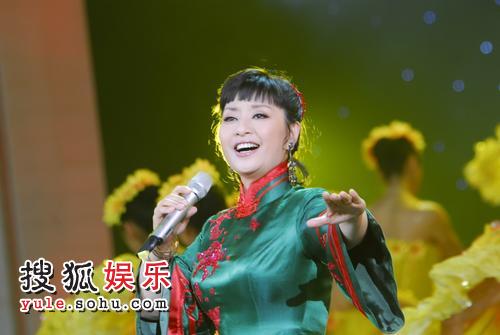 图:08春晚现场 殷秀梅演唱歌曲《中国大舞台》