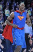 图文:[NBA]全明星扣篮大赛 霍华德“超人装”