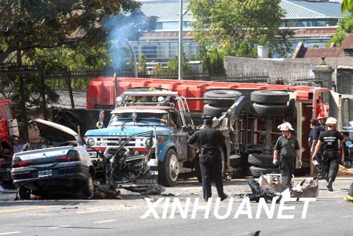 阿根廷连环交通事故造成8人伤亡(图)