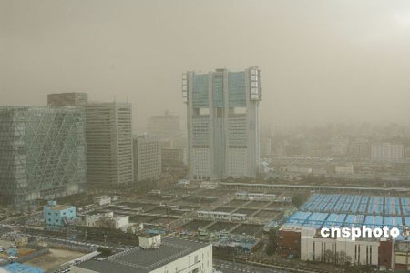 日本东京出现沙尘天气 瞬间风力达15.9公里(图