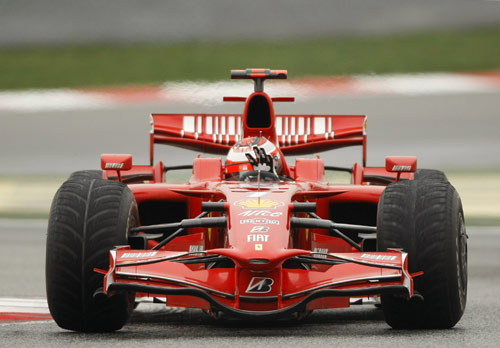 图文：F1加泰罗尼亚赛道试车 莱科宁红色袭来