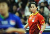 图文：女团决赛中国VS新加坡 王楠因失误而撅嘴