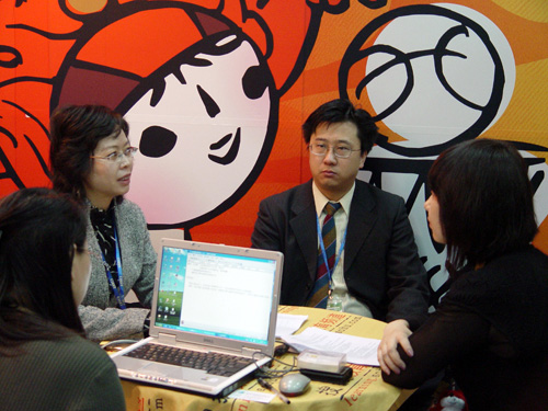 嘉华世达总经理马玉娥、副总经理印凯做客搜狐出国专访间