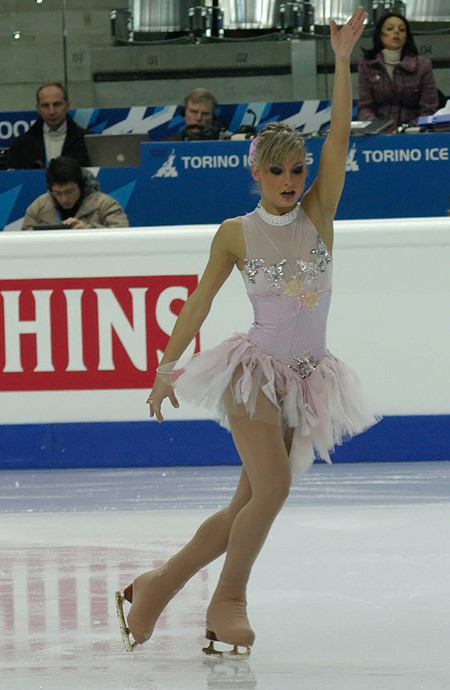 图文：克罗地亚花滑美女 冰上完美舞蹈